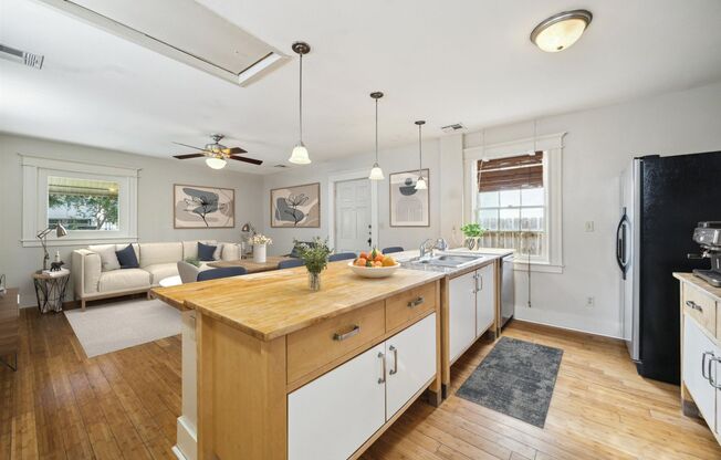 Heights Home for Rent! Move-in Ready