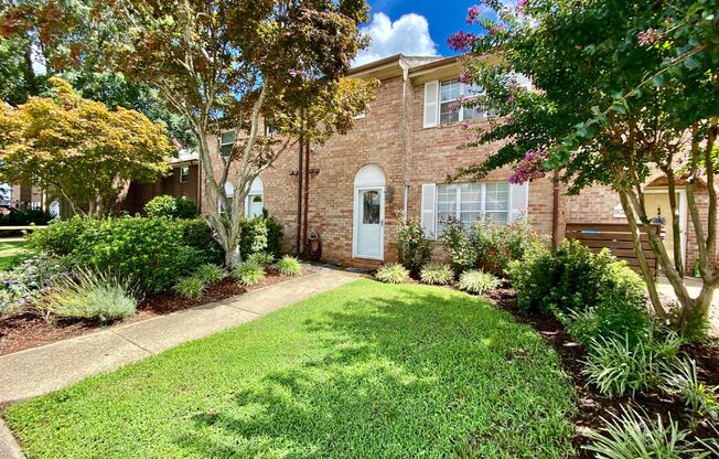 Amazing 3 Bedroom Townhome with Fenced Backyard! Pet Friendly! Ready 08-06-25!