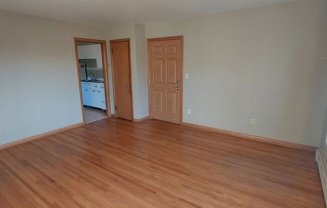 1 bed, 1 bath, 650 sqft, $1,005, Unit 6