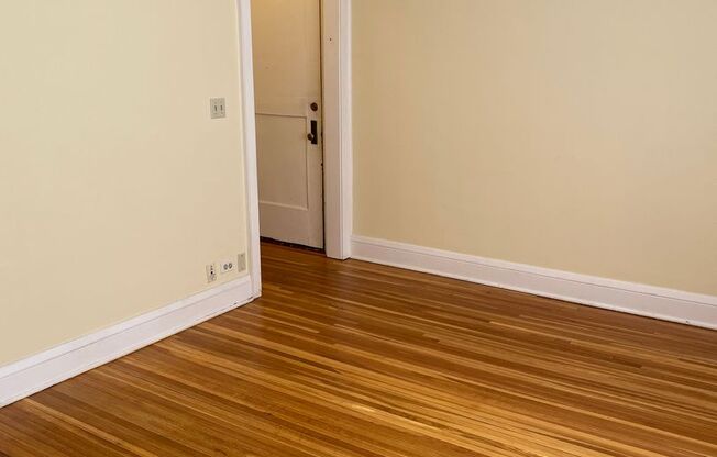 1 bed, 1 bath, 600 sqft, $969, Unit 215