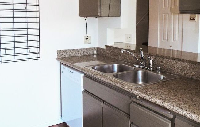 3 beds, 2 baths, 1,195 sqft, $3,553, Unit 306