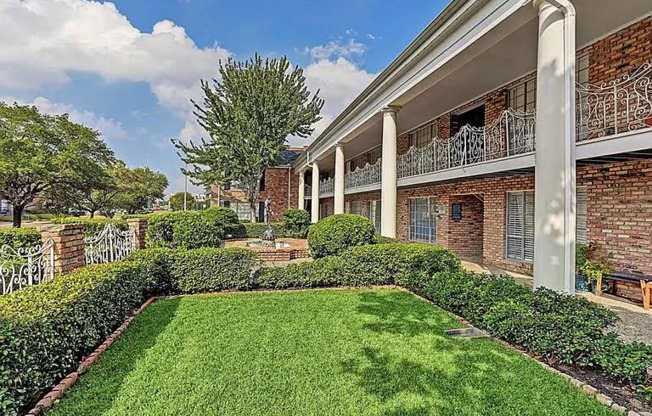 2101 Fountain View Drive