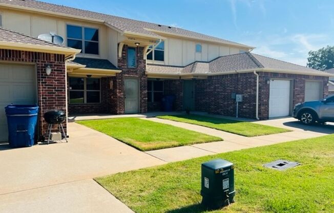 3 beds, 2 baths, 1,300 sqft, $1,900, Unit 20814