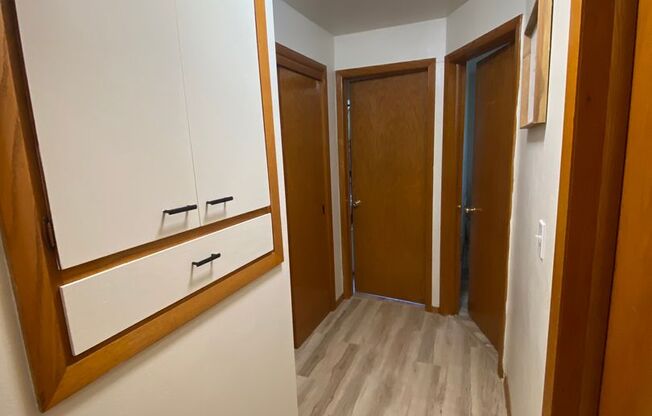 2 beds, 1 bath, $1,200