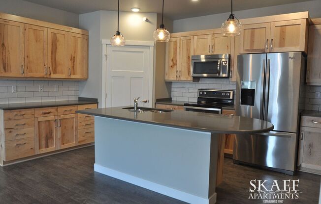 3 beds, 2 baths, $1,925, Unit 118