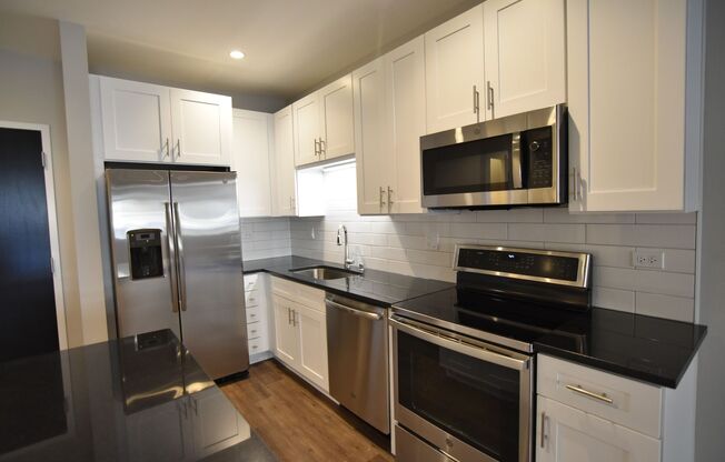 1 bed, 1 bath, 713 sqft, $3,175, Unit 3833-209