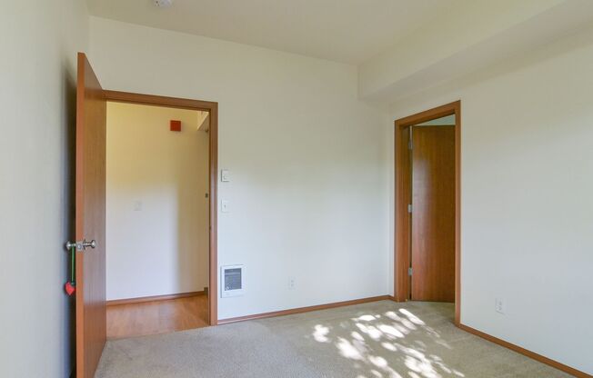 2 beds, 1 bath, $1,700, Unit 206