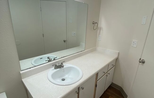 3 beds, 2 baths, 1,066 sqft, $1,900, Unit E215