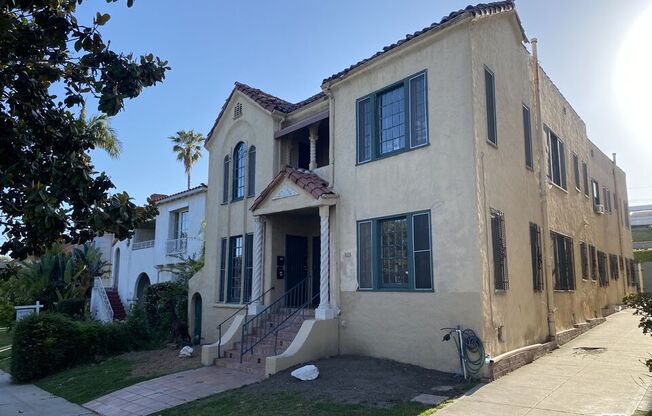1123 S CITRUS AVE
