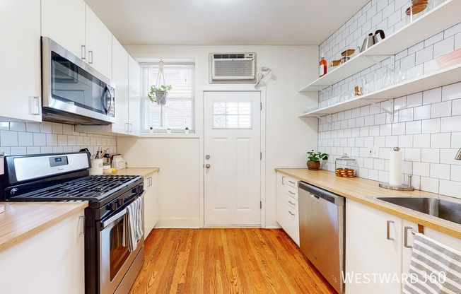 4549 N ALBANY