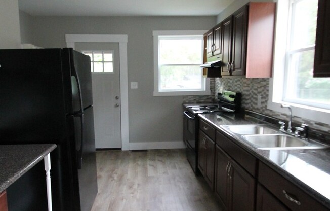 2 beds, 1 bath, $1,395