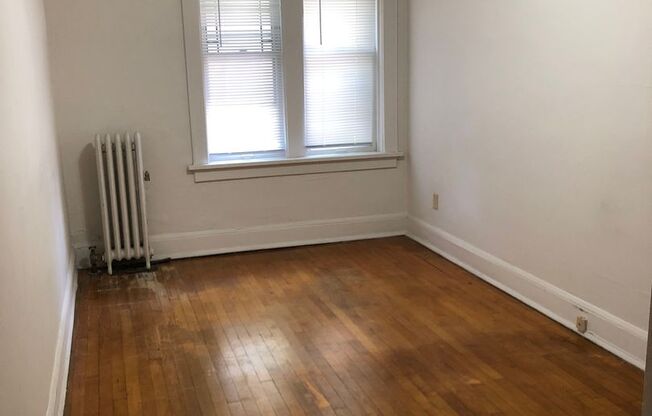 2 beds, 1 bath, 1,100 sqft, $1,225, Unit 10