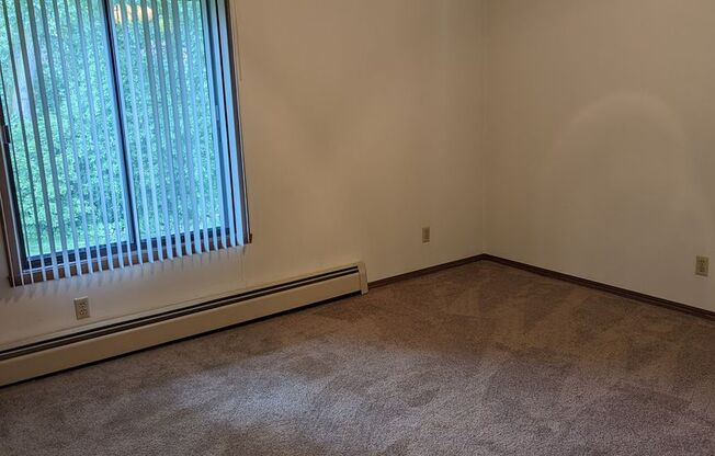 2 beds, 1 bath, 970 sqft, $1,199, Unit FB   4037