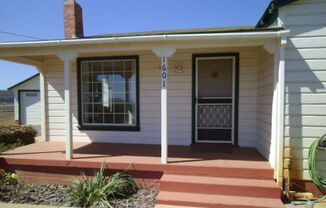 3 beds, 1 bath, $2,595