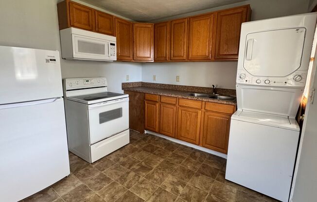 Modern 2Bed 1Bath Near Jacksonville Beach. Pet Friendly. Lawn Included