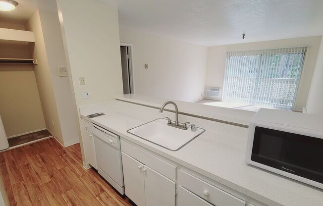 1 bed, 1 bath, 600 sqft, $2,400, Unit 610