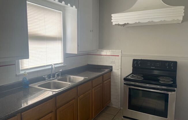 2 beds, 1 bath, 1,100 sqft, $1,150, Unit Unit 1