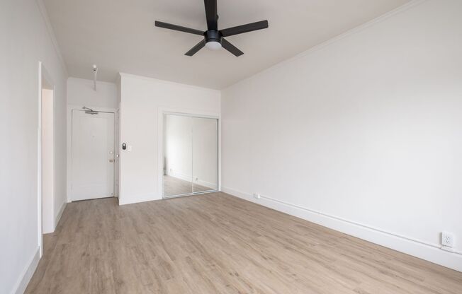 Studio, 1 bath, 400 sqft, $1,395, Unit 214
