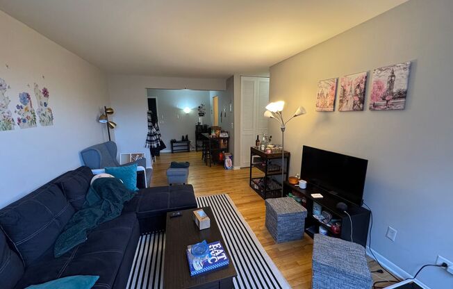 1 bed, 1 bath, 700 sqft, $1,650, Unit 541-402