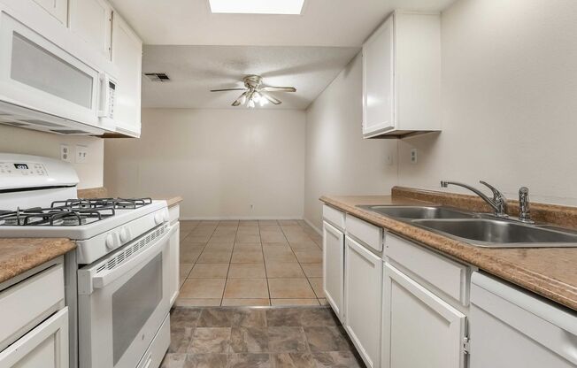 1 bed, 1 bath, $1,000, Unit # #B