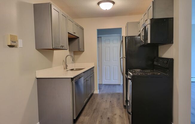 2 beds, 1 bath, 850 sqft, $1,279, Unit 24