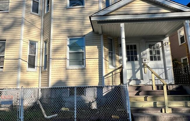 3 beds, 1 bath, $2,285, Unit 23 Clare St, Lowell