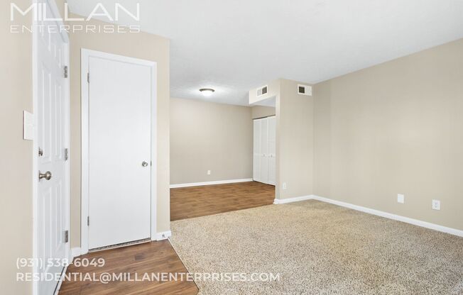 2 beds, 1 bath, 650 sqft, $975, Unit 100 Valley View Drive; Apt. B15