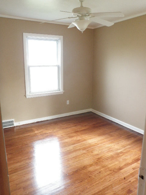 3 beds, 1 bath, $1,200