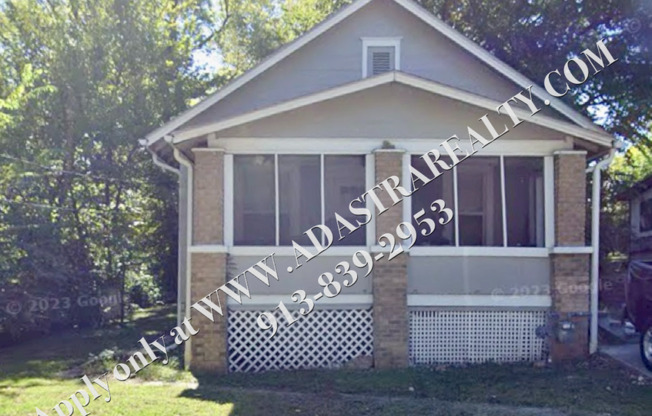 ADORABLE and CLEAN 2 Bed 1 Bath Home in KCK-Available NOW!!