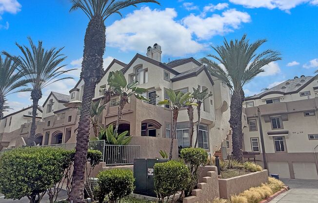 Beautiful 2B/2.5BA in The Elysian Complex! Washer/Dryer & Garage!