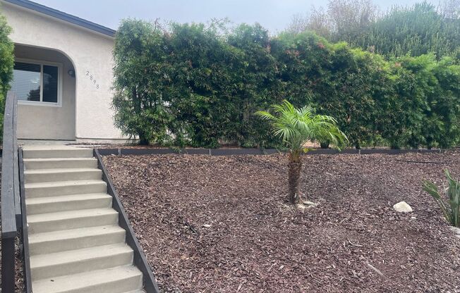 3bd/2ba Single Story Duplex with New Luxury Vinyl Plank!