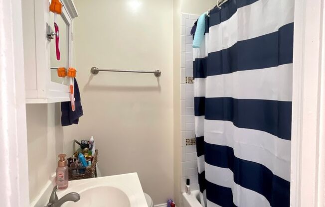 Studio, 1 bath, 500 sqft, $1,050, Unit 15