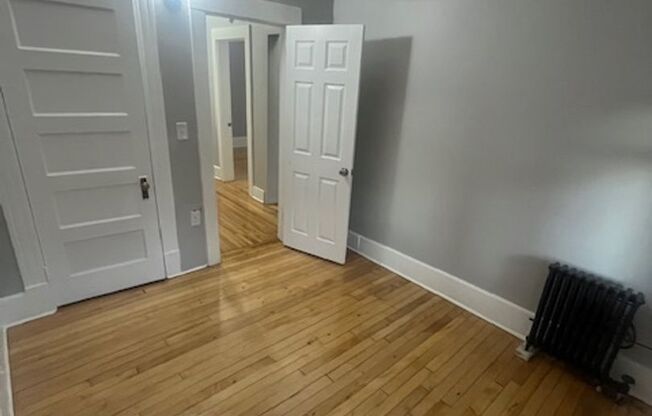 4 beds, 1 bath, $2,000, Unit 155 Belmont Unit #2R