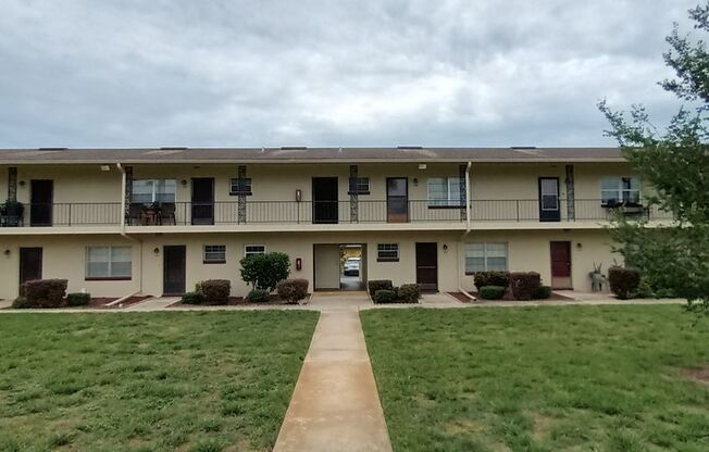 1 Bedroom, 1 Bathroom Condo For Rent at 5505 Hernandes Drive Orlando FL 32808