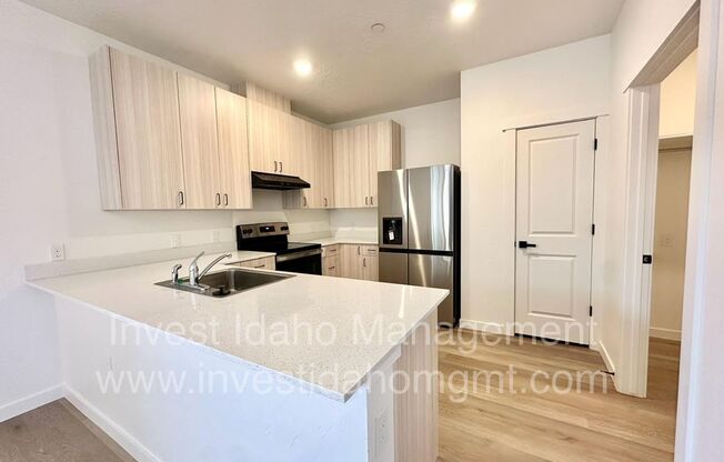 2 beds, 1.5 baths, 1,060 sqft, $1,495