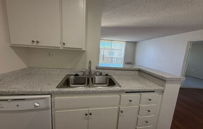 1 bed, 1 bath, 716 sqft, $2,150, Unit O013