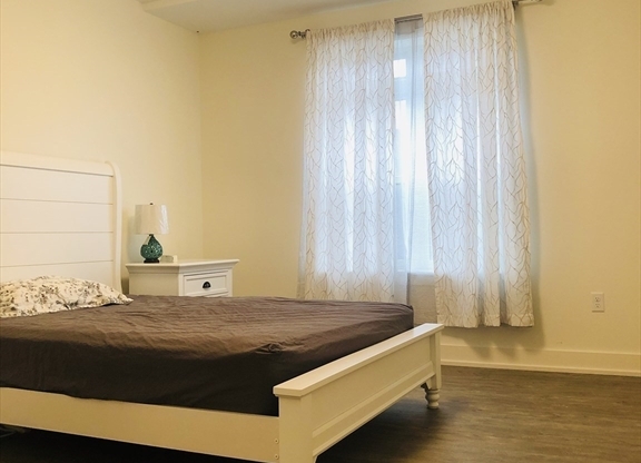 2 beds, 1 bath, 982 sqft, $3,400, Unit 207