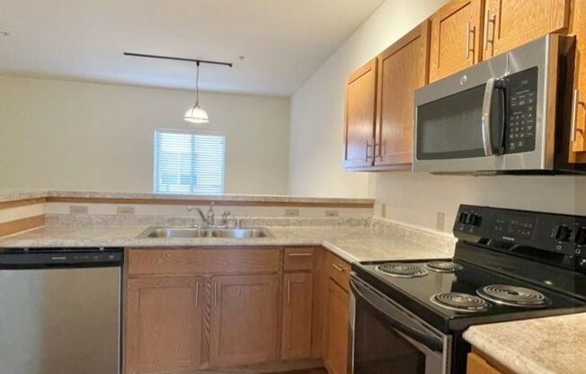 2 beds, 1 bath, 864 sqft, $2,050, Unit 127