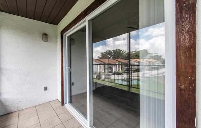 2 beds, 2 baths, 864 sqft, $1,400