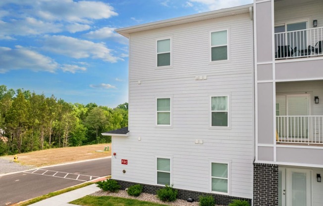 the preserve at ballantyne commons exterior of apartment building