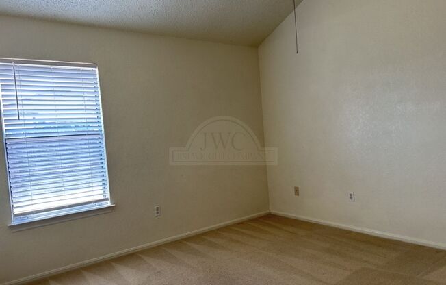 2 beds, 1 bath, $1,095