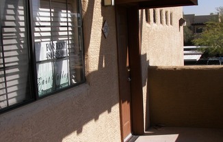 GREAT CONDO NEAR FREEWAY ACCESS!