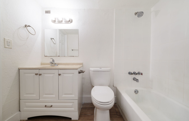 Bathroom | Apartment Homes For Rent In Miami | Biscayne Shores