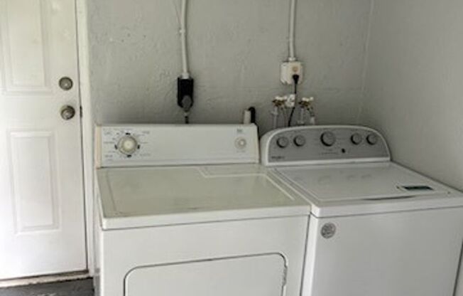 Lake Mary - 2 Bedroom, 1 Bathroom - $1,595.00