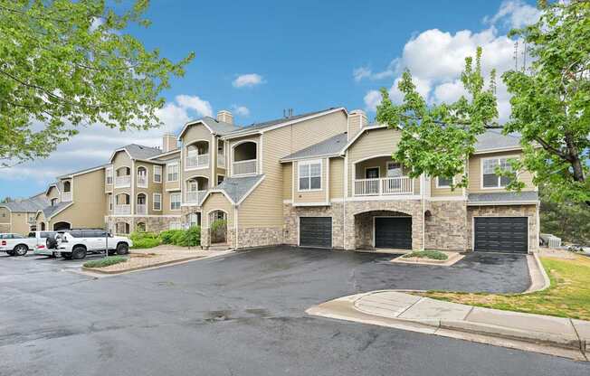 Exterior views at Stone Cliff Apartments