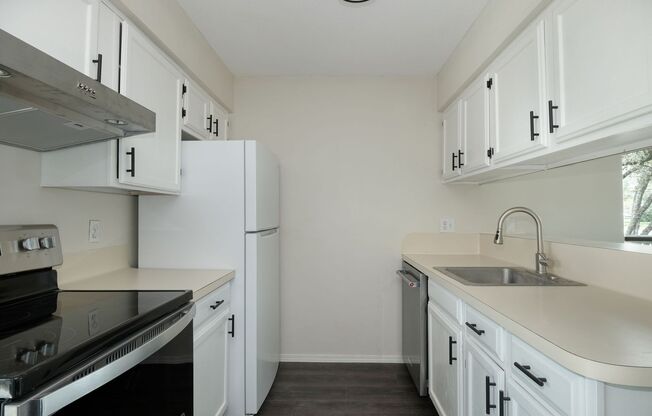 2 beds, 1 bath, $1,095