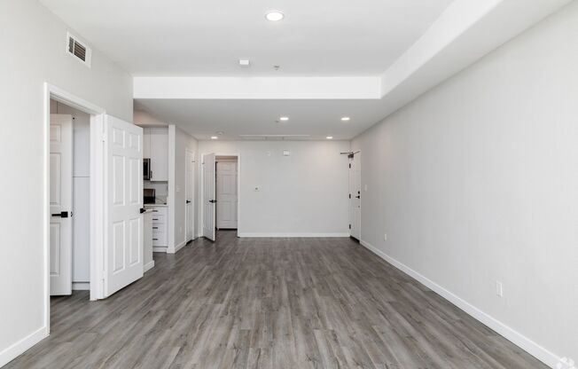 3 beds, 2 baths, 1,350 sqft, $4,198, Unit 101
