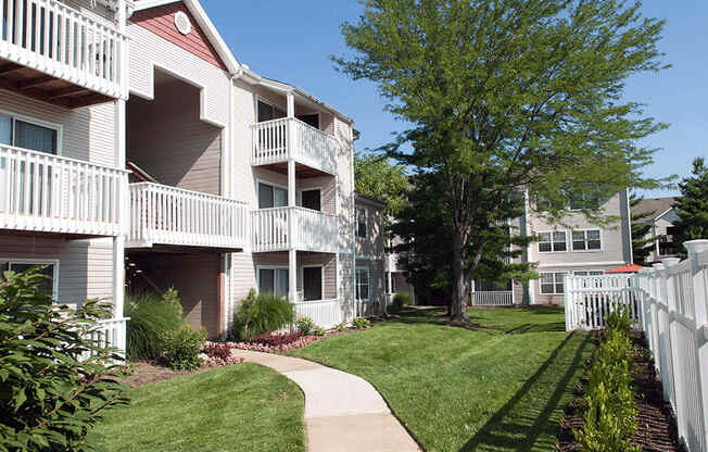 apartment building at Greenway Chase in Florissant