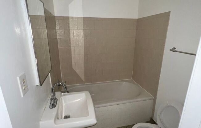 Studio, 1 bath, $1,750