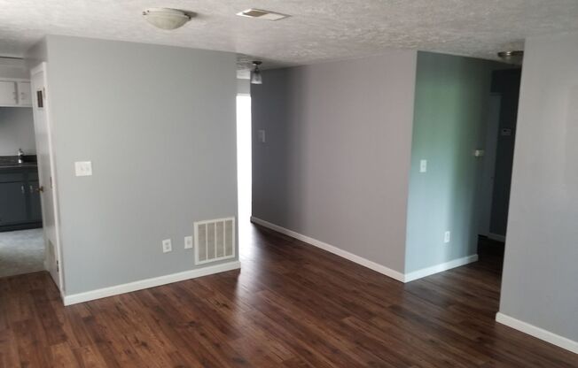 3 beds, 1 bath, 1,200 sqft, $1,700, Unit #301